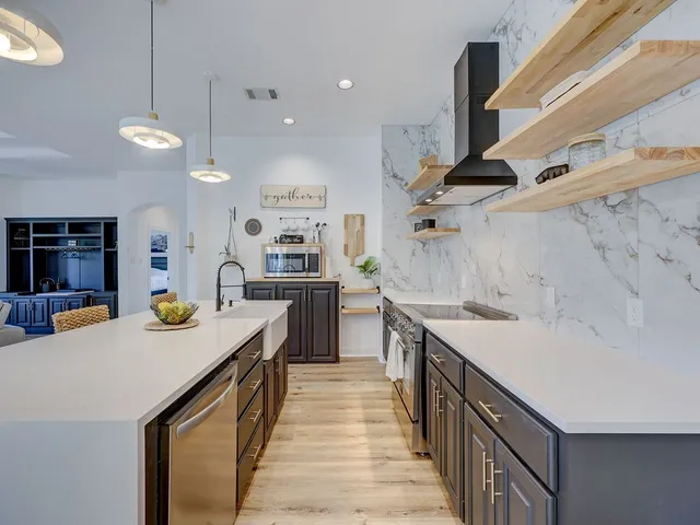 $1,435,000 | 9902 Scenic Bluff Drive, Austin, TX 78733