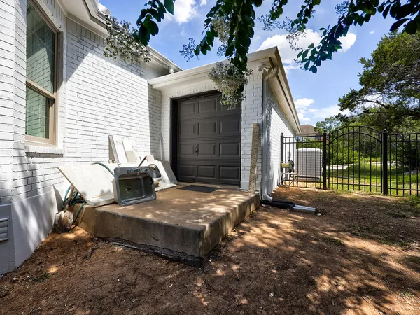 $1,379,000 | 9902 Scenic Bluff Drive, Austin, TX 78733