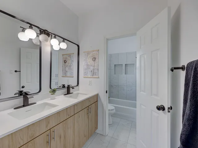 $1,435,000 | 9902 Scenic Bluff Drive, Austin, TX 78733