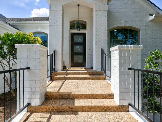 $1,435,000 | 9902 Scenic Bluff Drive, Austin, TX 78733