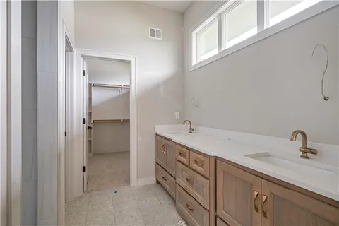 $638,650 | 24195 West 91st Terrace, Lenexa, KS 66227