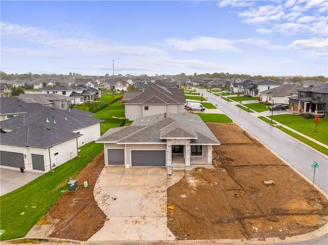 $638,650 | 24195 West 91st Terrace, Lenexa, KS 66227