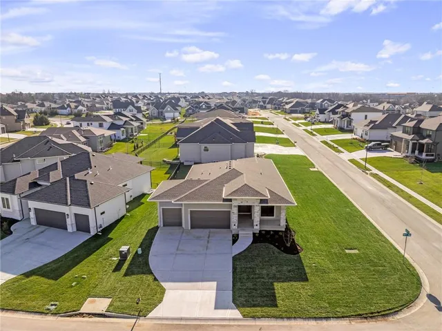 $638,650 | 24195 West 91st Terrace, Lenexa, KS 66227