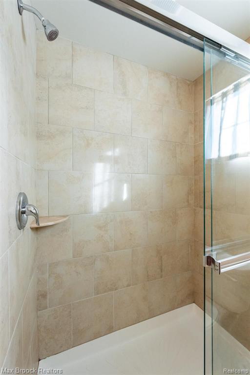 330 Glenhurst Boulevard Rochester Hills, MI 48307 - Photo 17 of 24