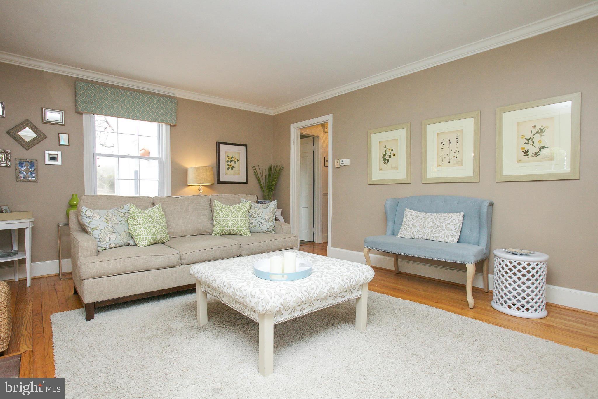 7 Tamworth Road Baltimore, MD 21210 - Photo 4 of 28 Living Room