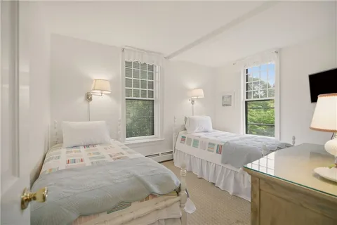 $3,000 | 158 Narragansett Avenue, Unit I, Newport, RI 02840