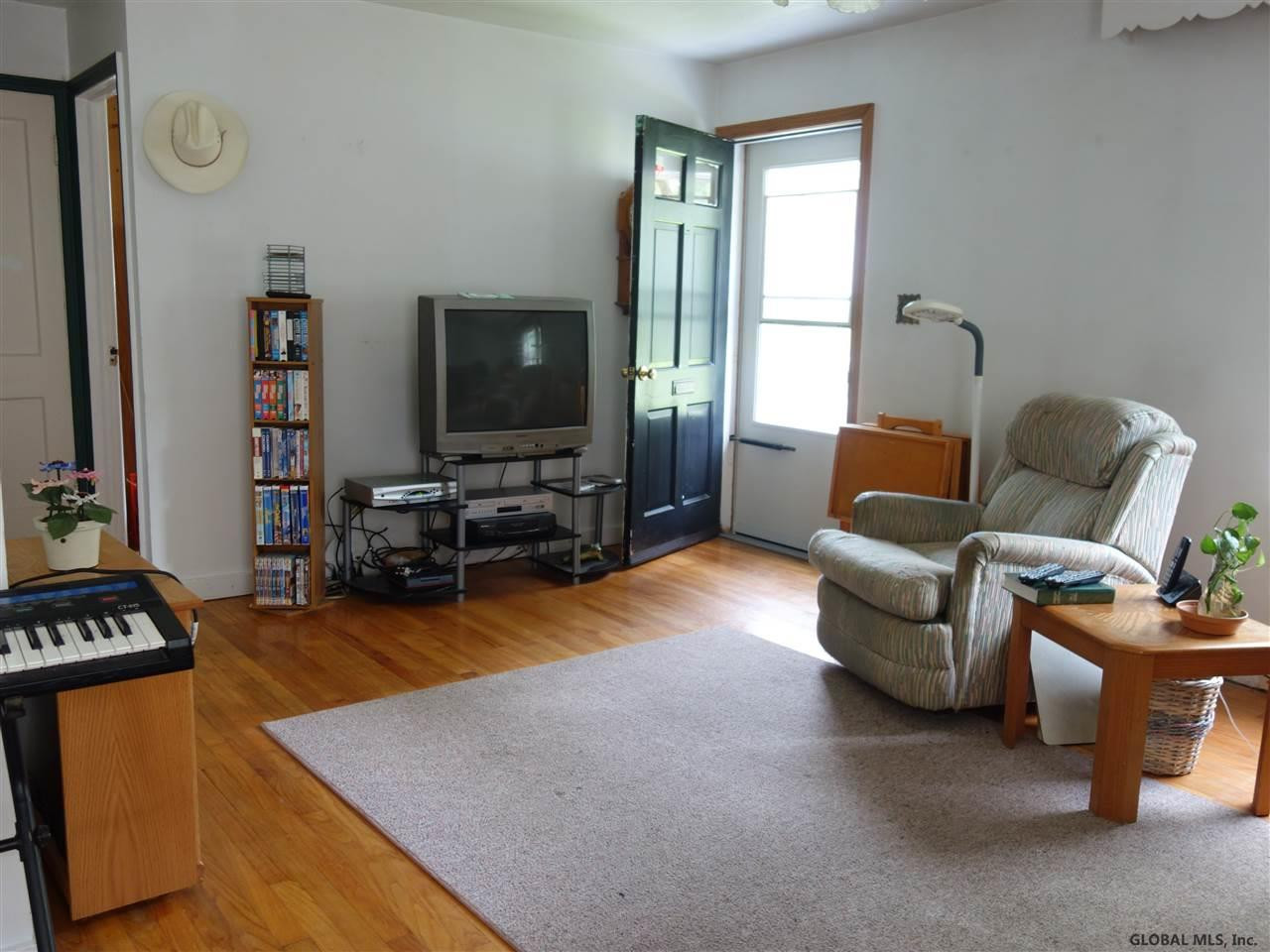8 Wellington Road Bethlehem, NY 12054 - Photo 8 of 13 Photo 8