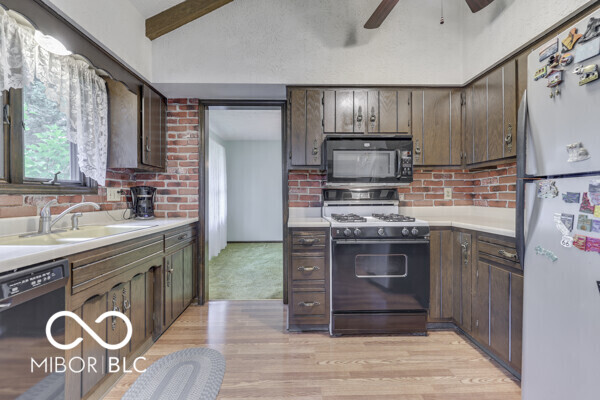 388 Leaning Tree Road Greenwood, IN 46142 - Photo 7 of 27