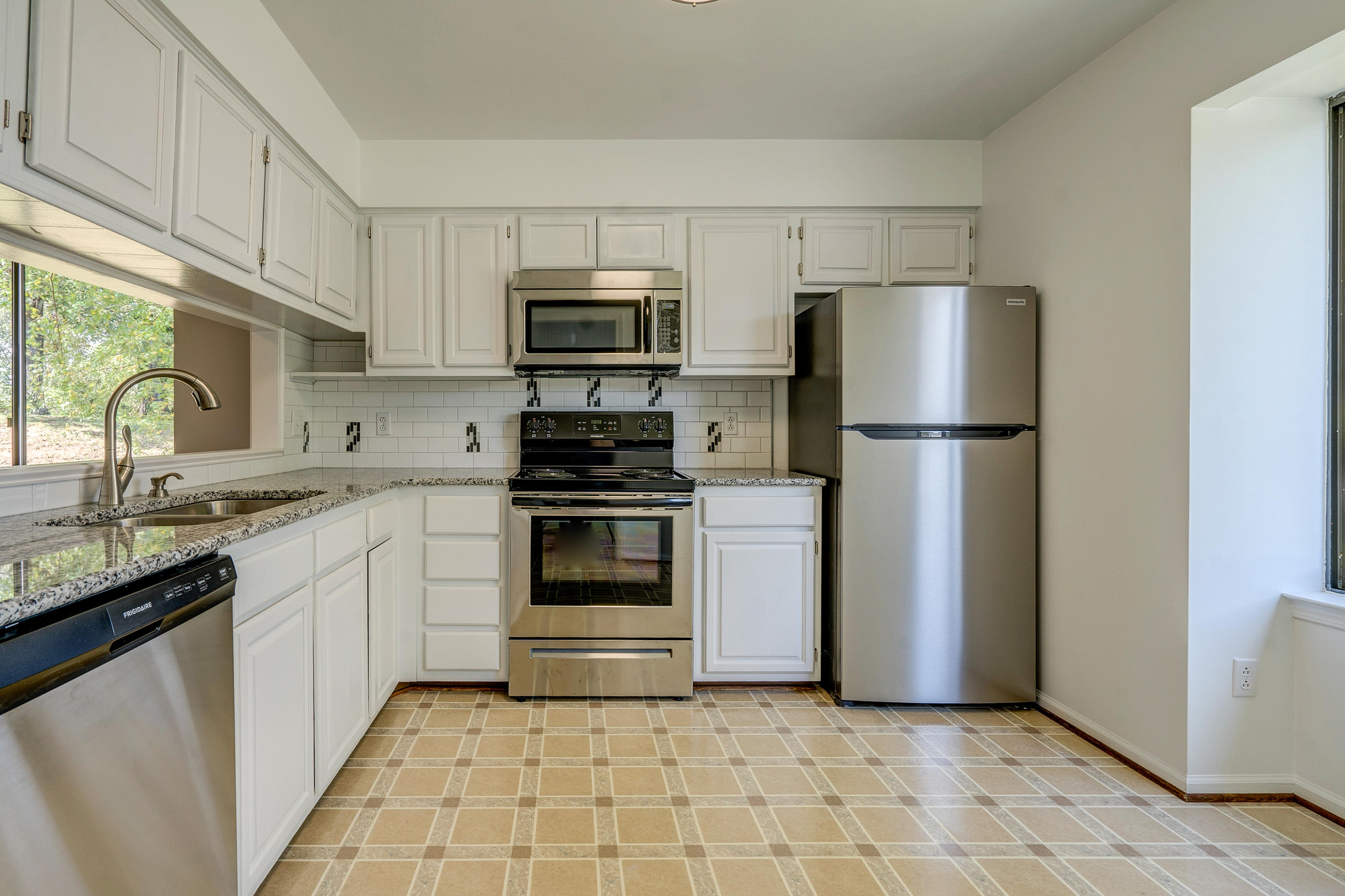 2419 South Clearing Road Salem, VA 24153 - Photo 7 of 29 DSC00011-2_2-2_3-2_4-2_5-2