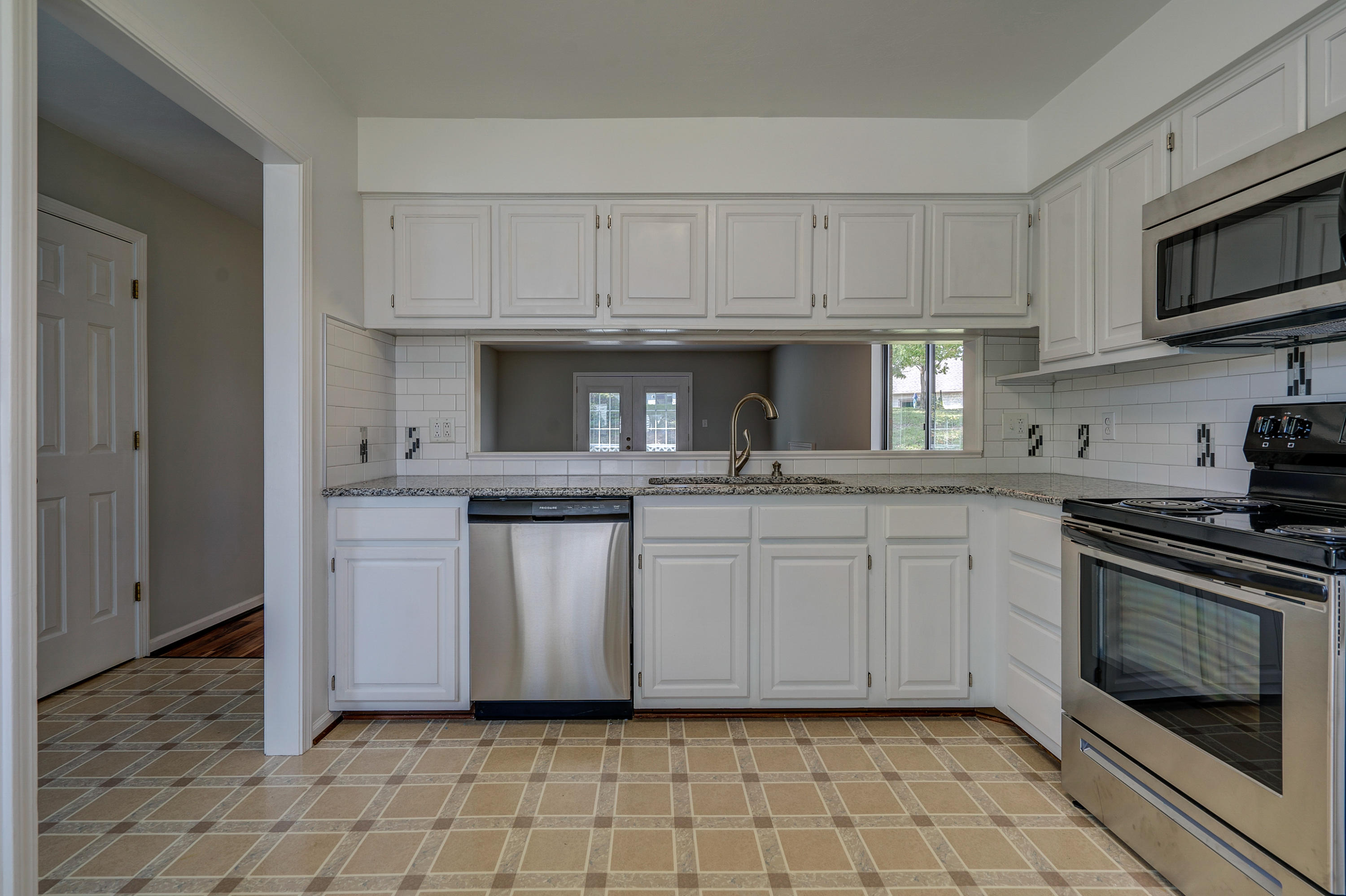 2419 South Clearing Road Salem, VA 24153 - Photo 9 of 29 DSC00036-2_37-2_38-2_39-2_40-2