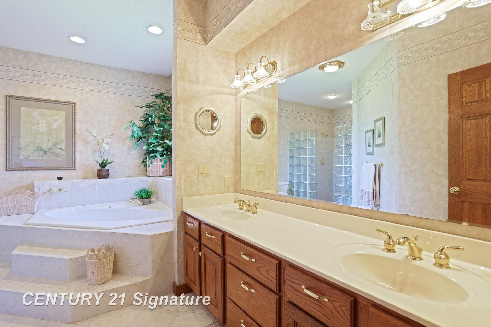 5600 North River Road Freeland, MI 48623 - Photo 24 of 95 50144172-f04b3caf-cf70-4a13-8318-278c72a05be1.JPG