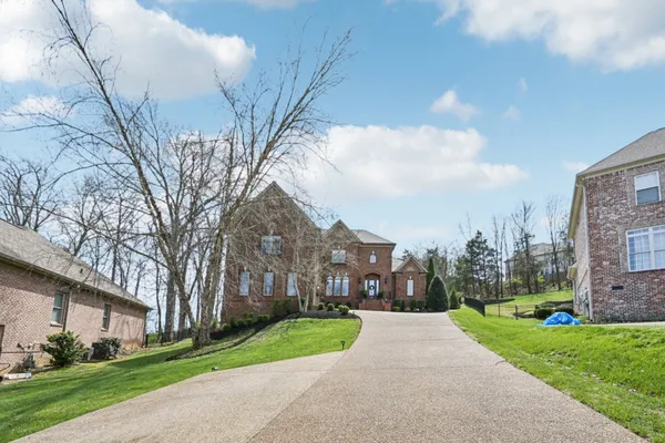 $1,400,000 | 429 Buffalo Run, Goodlettsville, TN 37072
