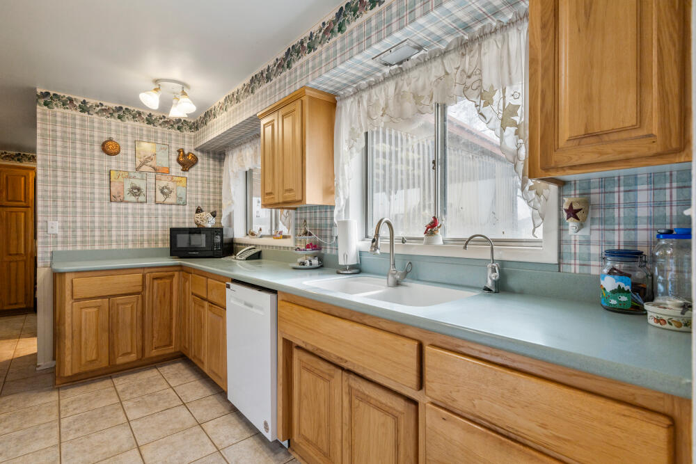1460 Joe Wright Road Klamath Falls, OR 97603 - Photo 20 of 78 1460JoeWrightRdInterior-10
