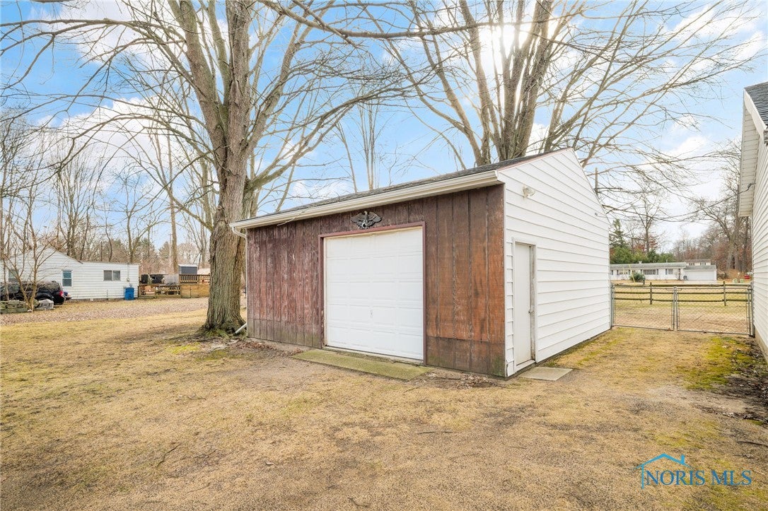 8431 Faldl Road Sylvania, OH 43560 - Photo 28 of 34 Separate Detached 600 sf garage - workshop or extra storage