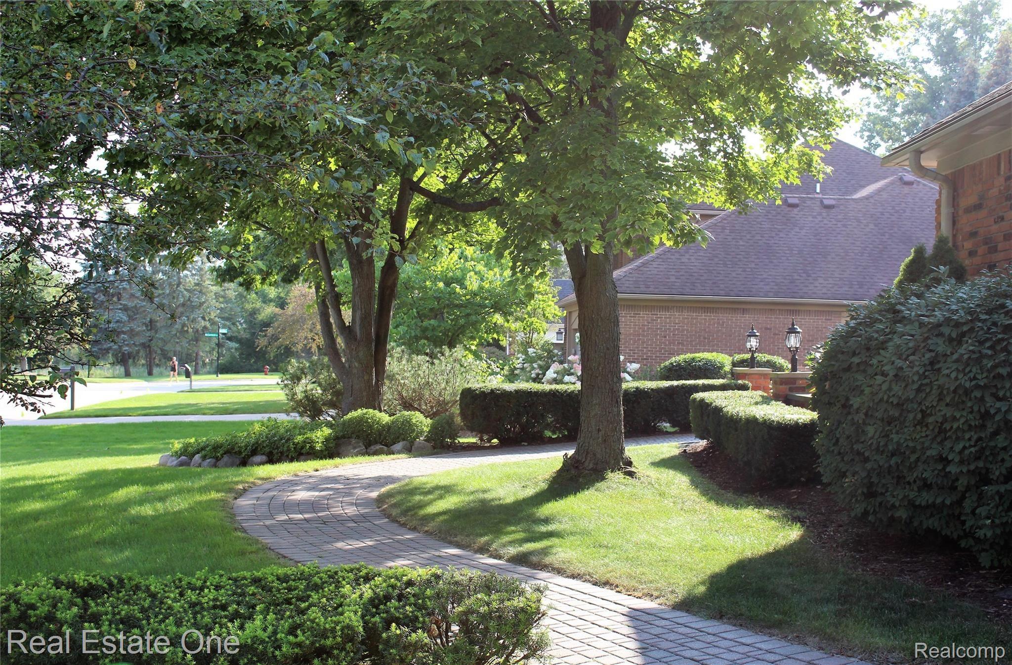 3316 Summit Ridge Drive Rochester, MI 48306 - Photo 4 of 61 4.JPG
