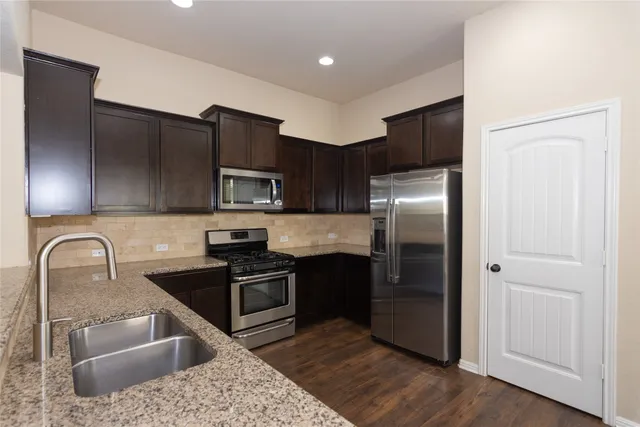 $2,295 | 204 Serrano Street, Georgetown, TX 78628