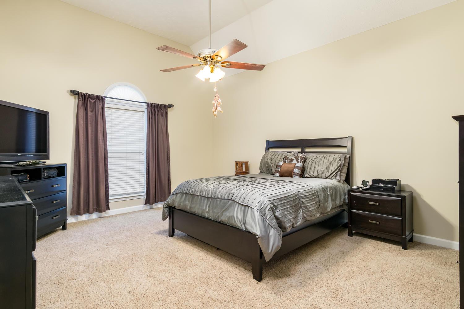 946 South Ridge Trail Clarksville, TN 37043 - Photo 14 of 30 Master bedroom on MAIN.
