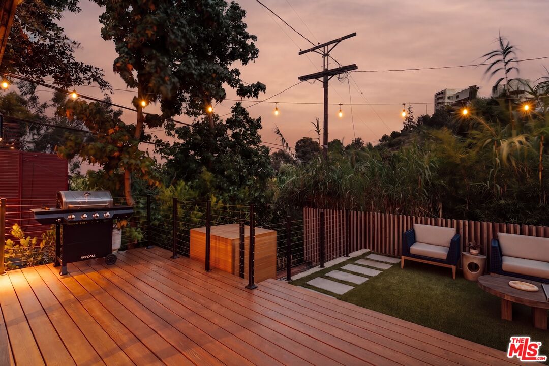 8550 Ridpath Drive Los Angeles, CA 90046 - Photo 15 of 16