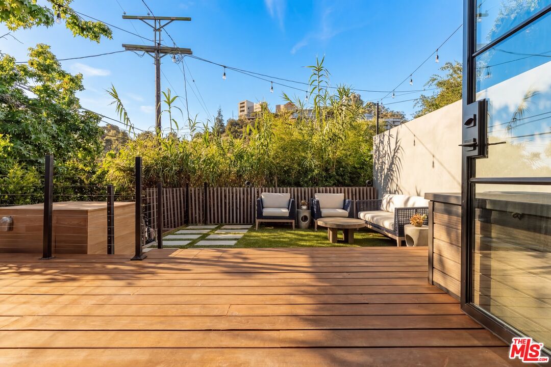 8550 Ridpath Drive Los Angeles, CA 90046 - Photo 6 of 16
