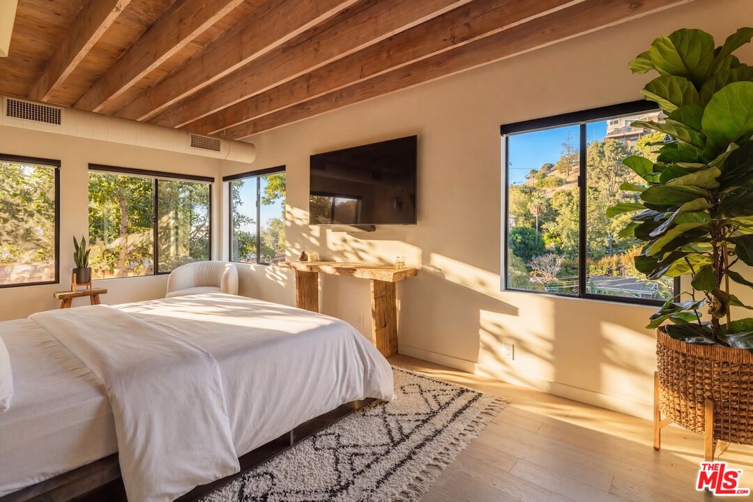 8550 Ridpath Drive Los Angeles, CA 90046 - Photo 8 of 16