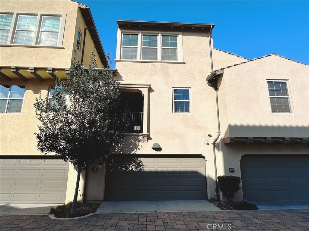 87 Evening Sun Irvine, CA 92620 - Photo 18 of 20 a front view of a house with a yard