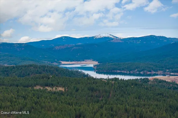 $900,000 | 23216 East Morris Road, Newman Lake, WA 99025