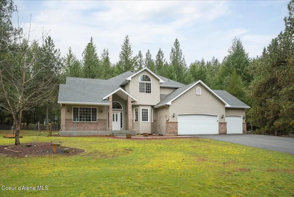 $900,000 | 23216 East Morris Road, Newman Lake, WA 99025