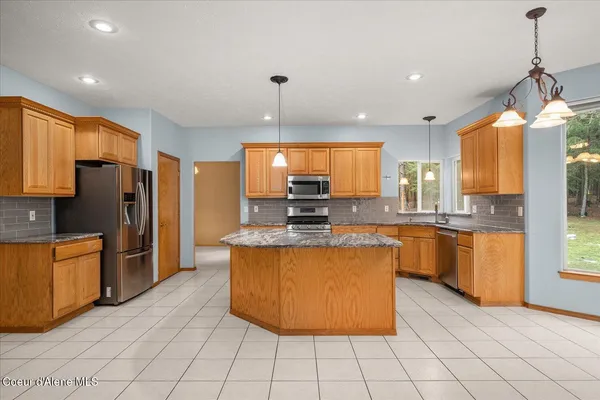 $900,000 | 23216 East Morris Road, Newman Lake, WA 99025