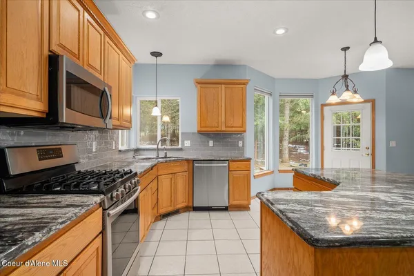 $900,000 | 23216 East Morris Road, Newman Lake, WA 99025