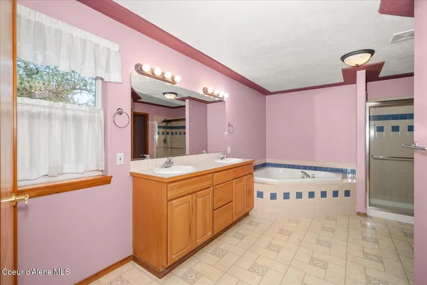 $900,000 | 23216 East Morris Road, Newman Lake, WA 99025