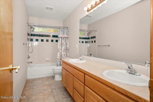 $900,000 | 23216 East Morris Road, Newman Lake, WA 99025