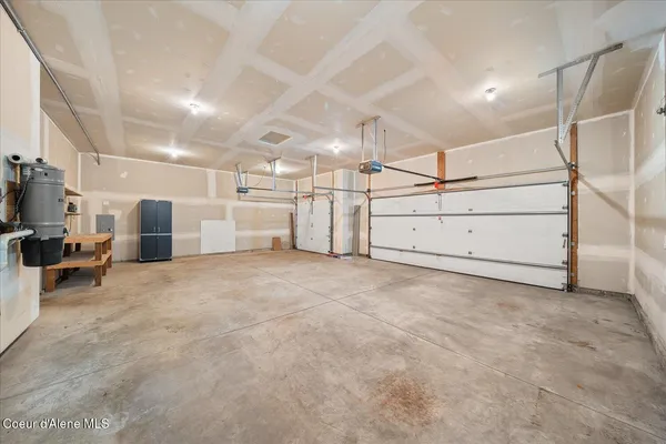 $900,000 | 23216 East Morris Road, Newman Lake, WA 99025