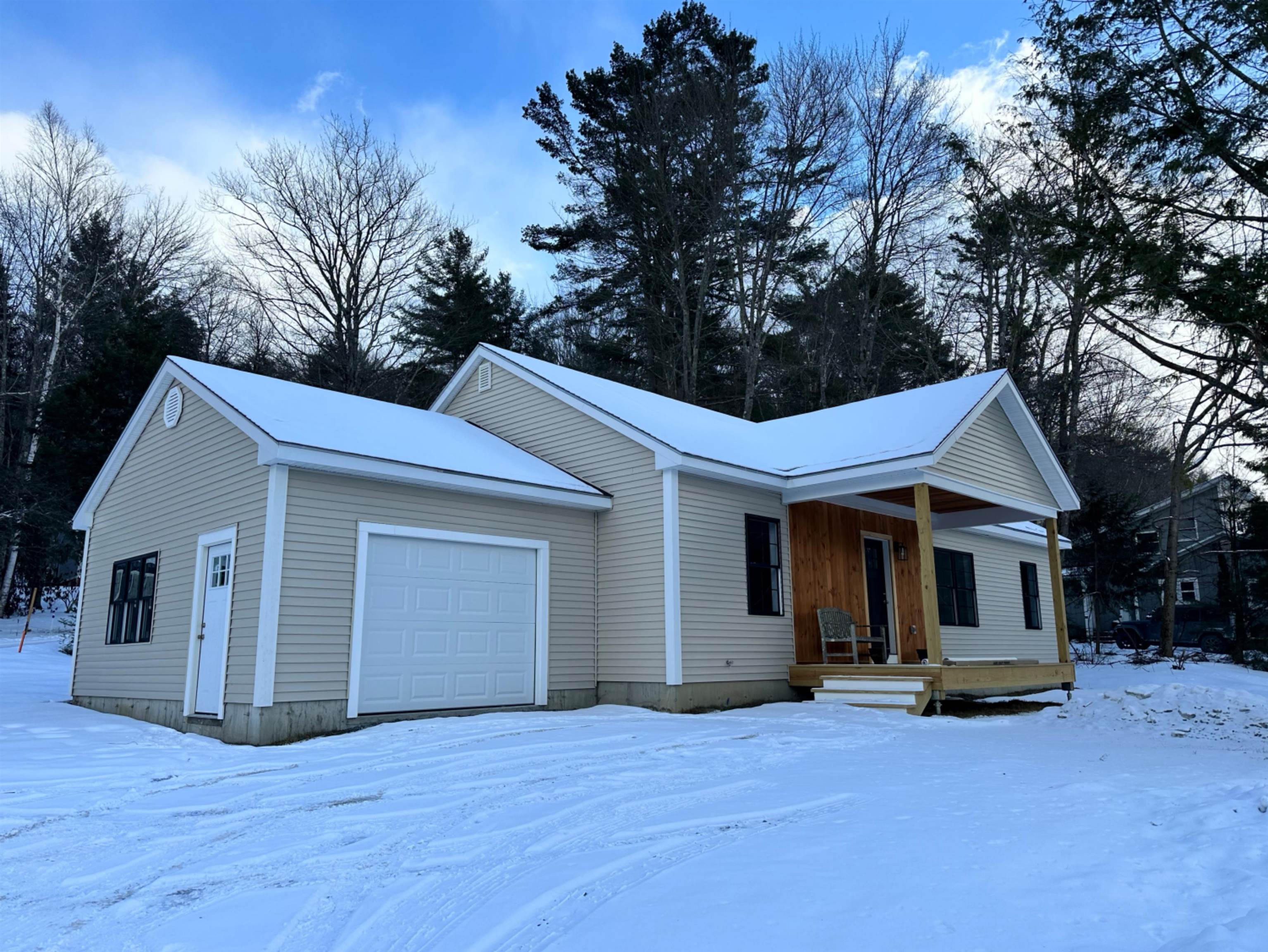 216 Quechee-Hartland Road Hartford, VT 05001 - Photo 2 of 26