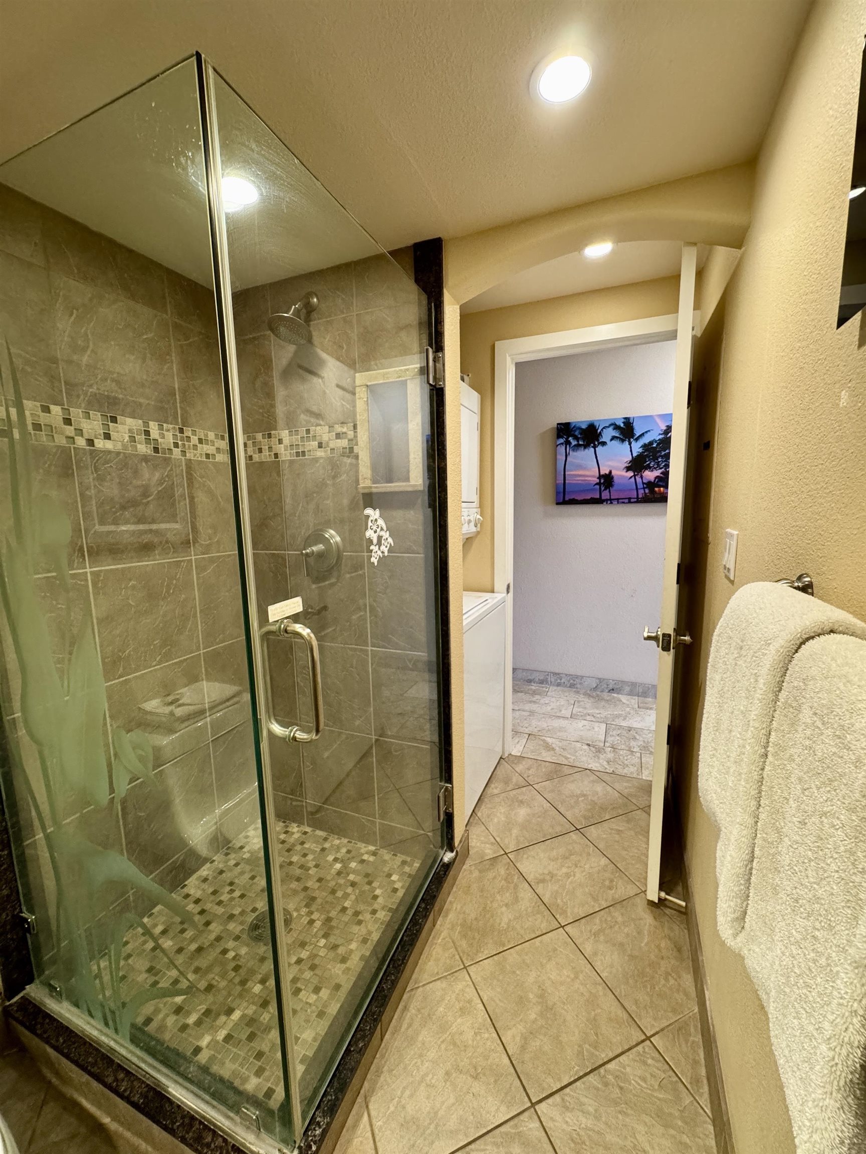 2695 South Kihei Road, Unit 10213 Kihei, HI 96753 - Photo 17 of 37 a bathroom with a shower