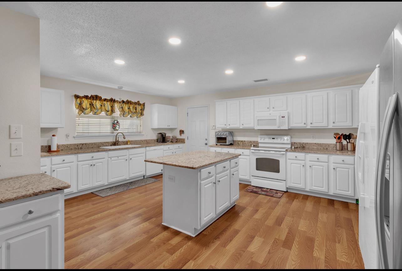 16366 Tempest Drive Foley, AL 36535 - Photo 10 of 39