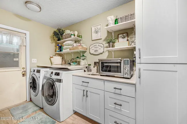 a view of washer and dryer in a utility room