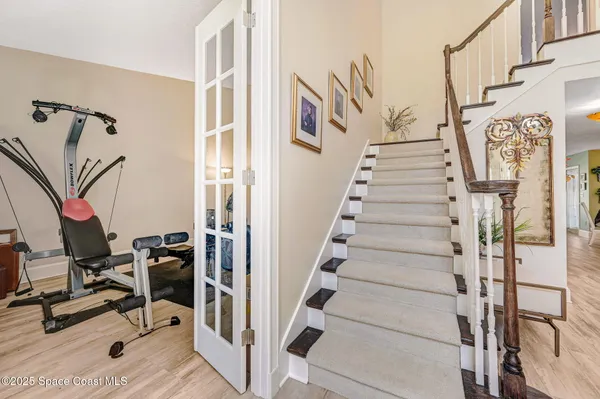 a view of entryway with livingroom