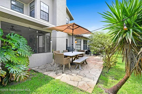 a view of a house with backyard and sitting area
