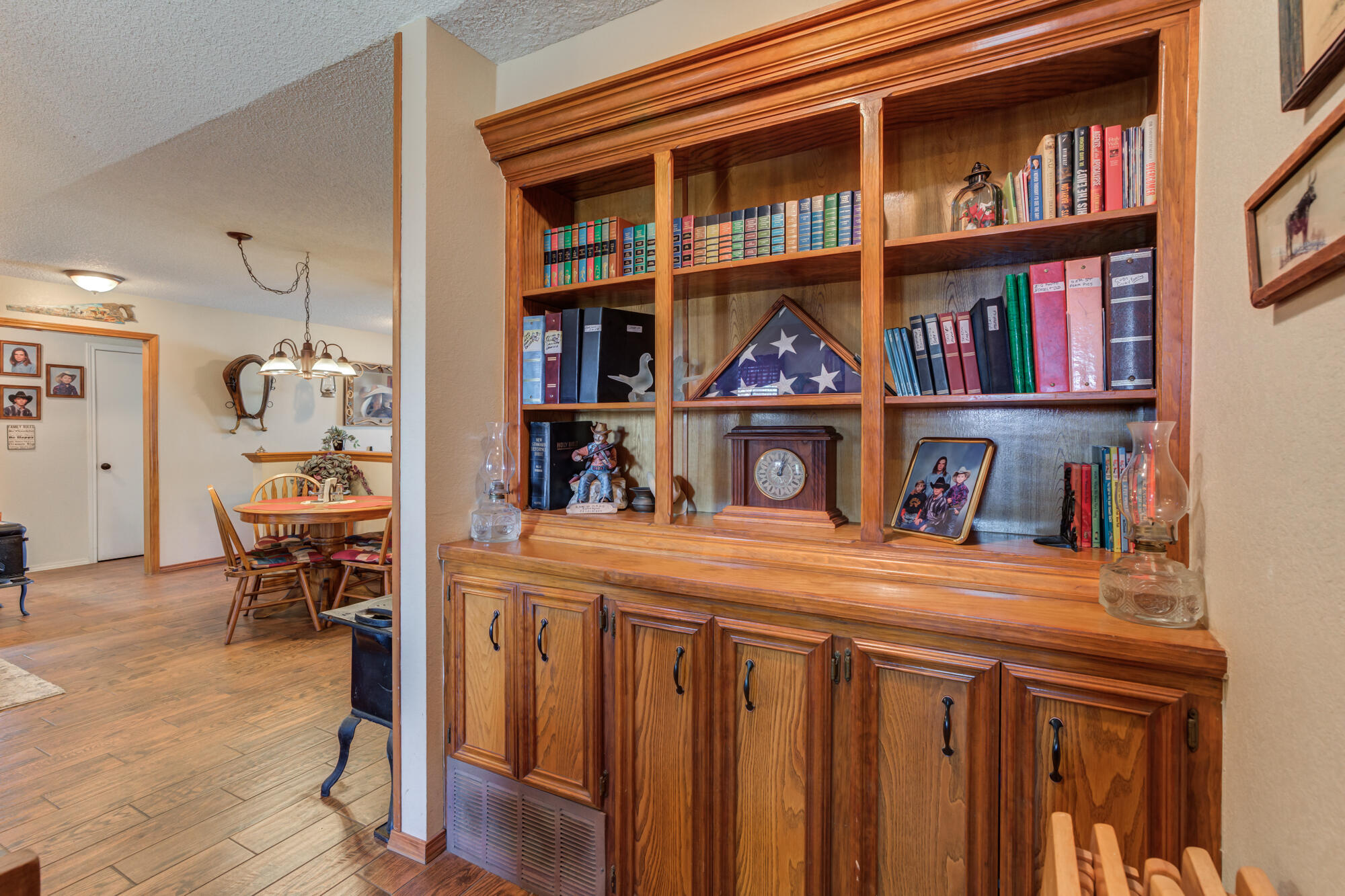 2213 86th Street Lubbock, TX 79423 - Photo 14 of 42 a room with bookshelf and a table