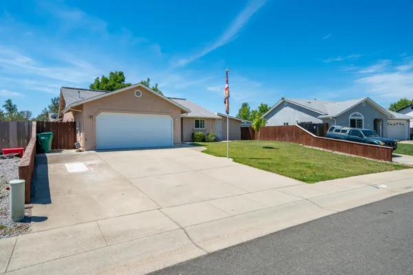 $390,000 | 16863 Winchell Drive, Redding, CA 96003