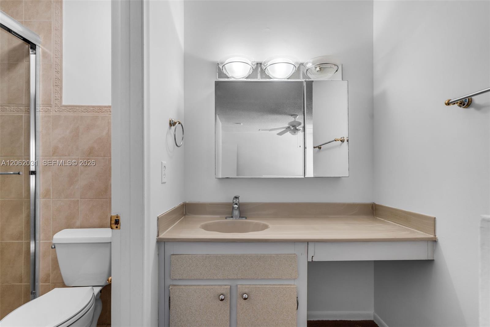 11411 Southwest 109th Road, Unit 50Y Miami, FL 33176 - Photo 18 of 40 Principal Bathroom