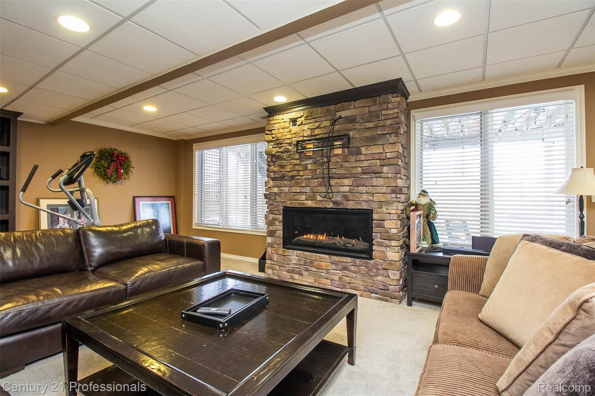 5374 Keswick Court Rochester, MI 48306 - Photo 32 of 40 53.jpg