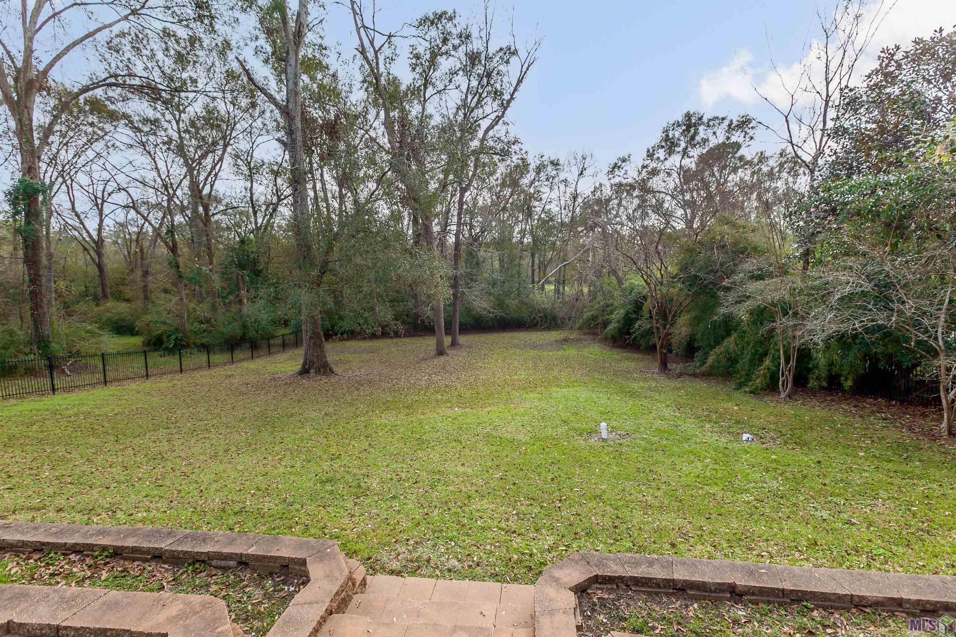 6414 Highland Road Baton Rouge, LA 70808 - Photo 21 of 25 Beautiful Fenced Backyard