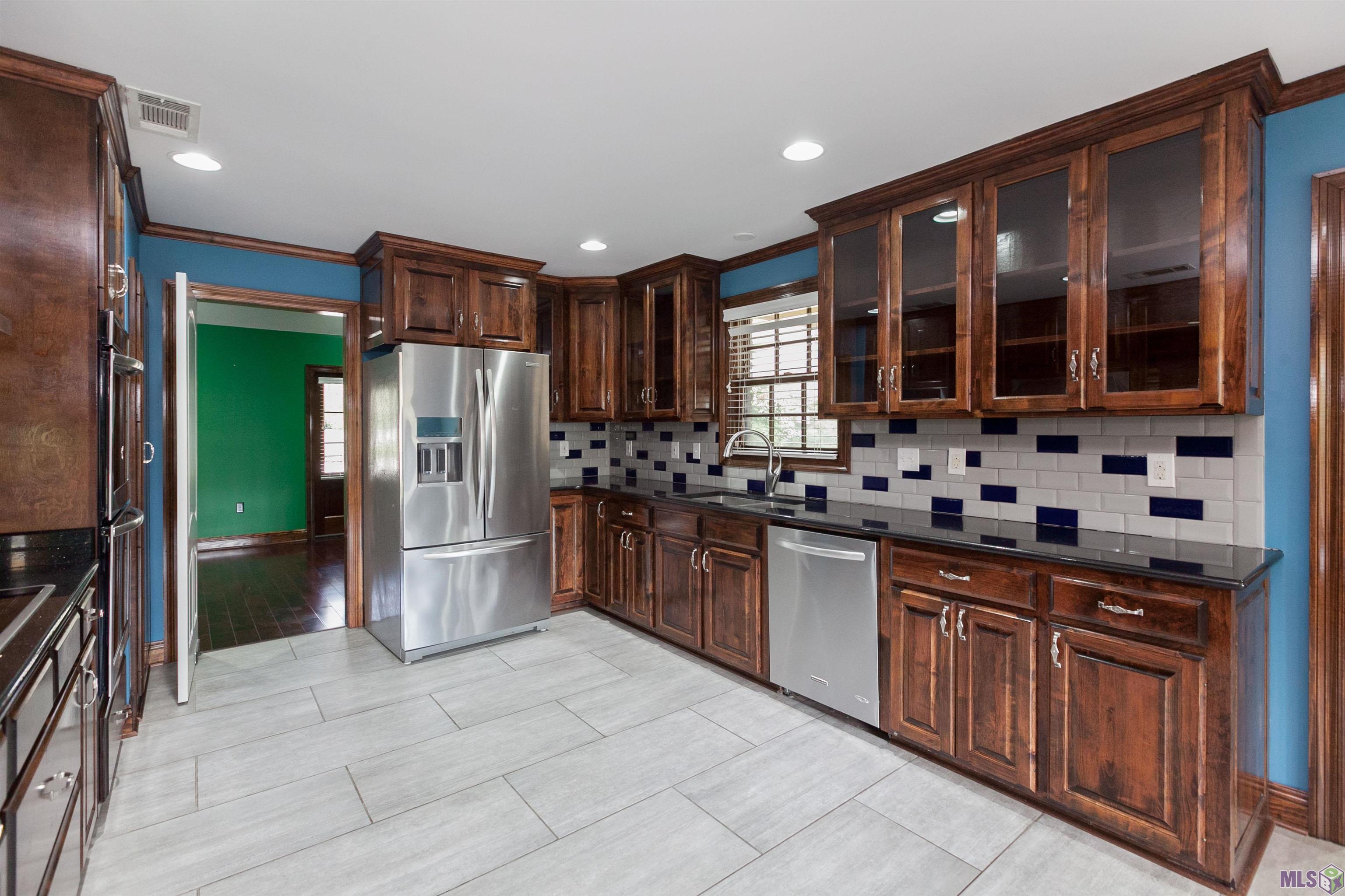 6414 Highland Road Baton Rouge, LA 70808 - Photo 4 of 25 Kitchen