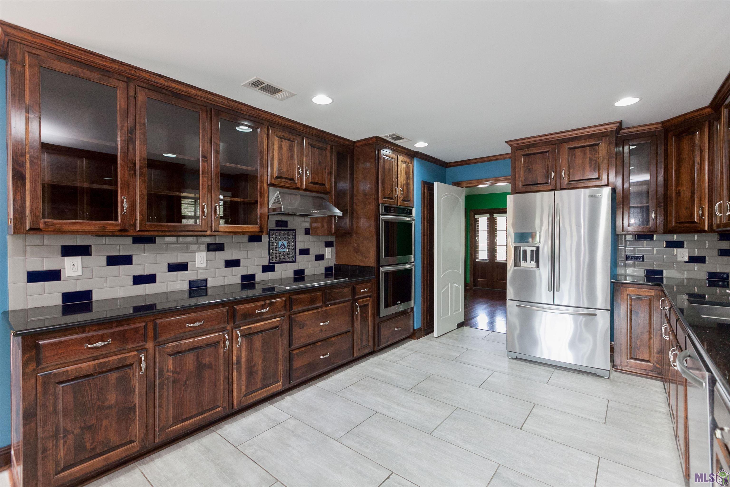 6414 Highland Road Baton Rouge, LA 70808 - Photo 5 of 25 Stainless Appliances