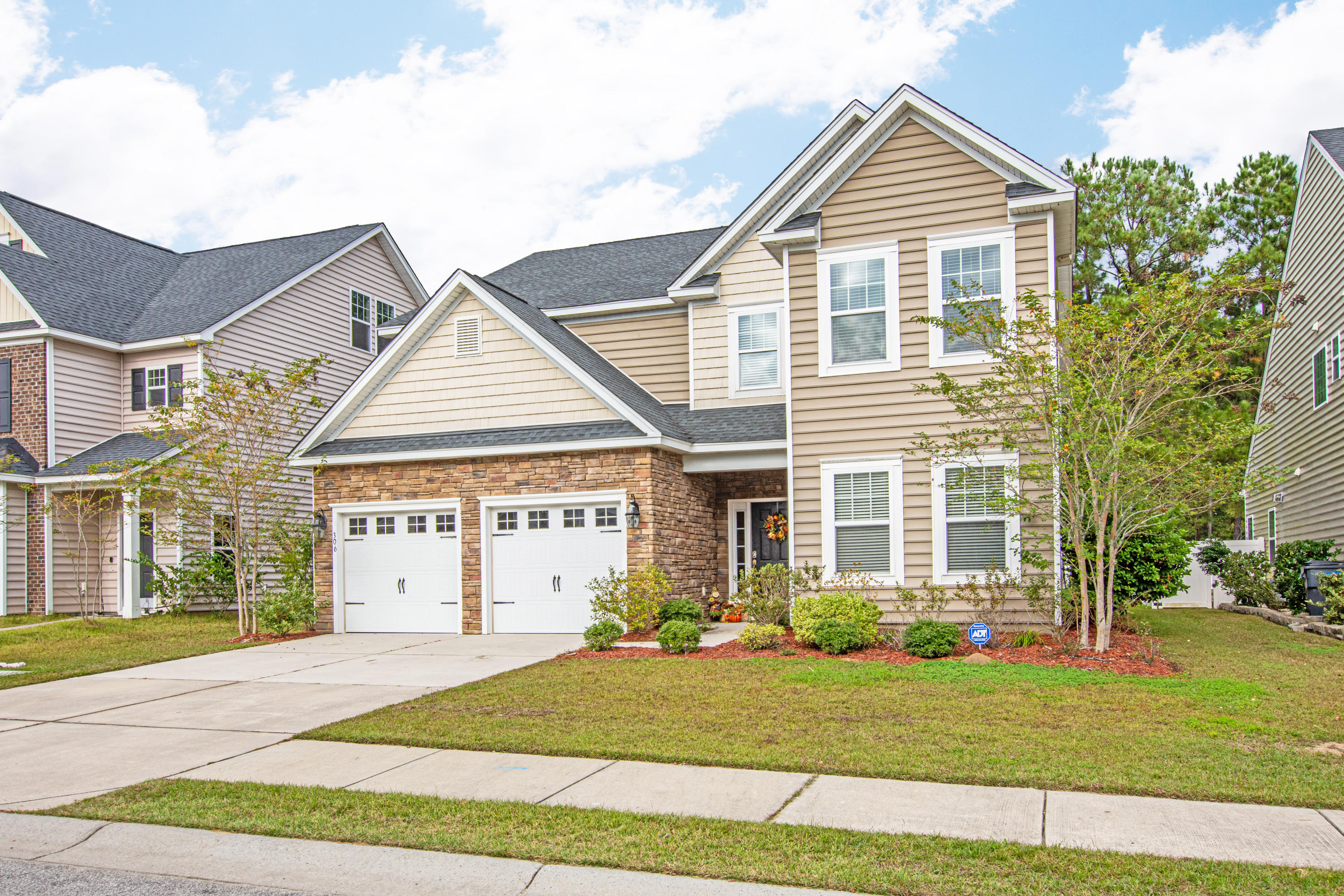 306 Bracken Fern Road Moncks Corner, SC 29461 - Photo 1 of 32 0-10