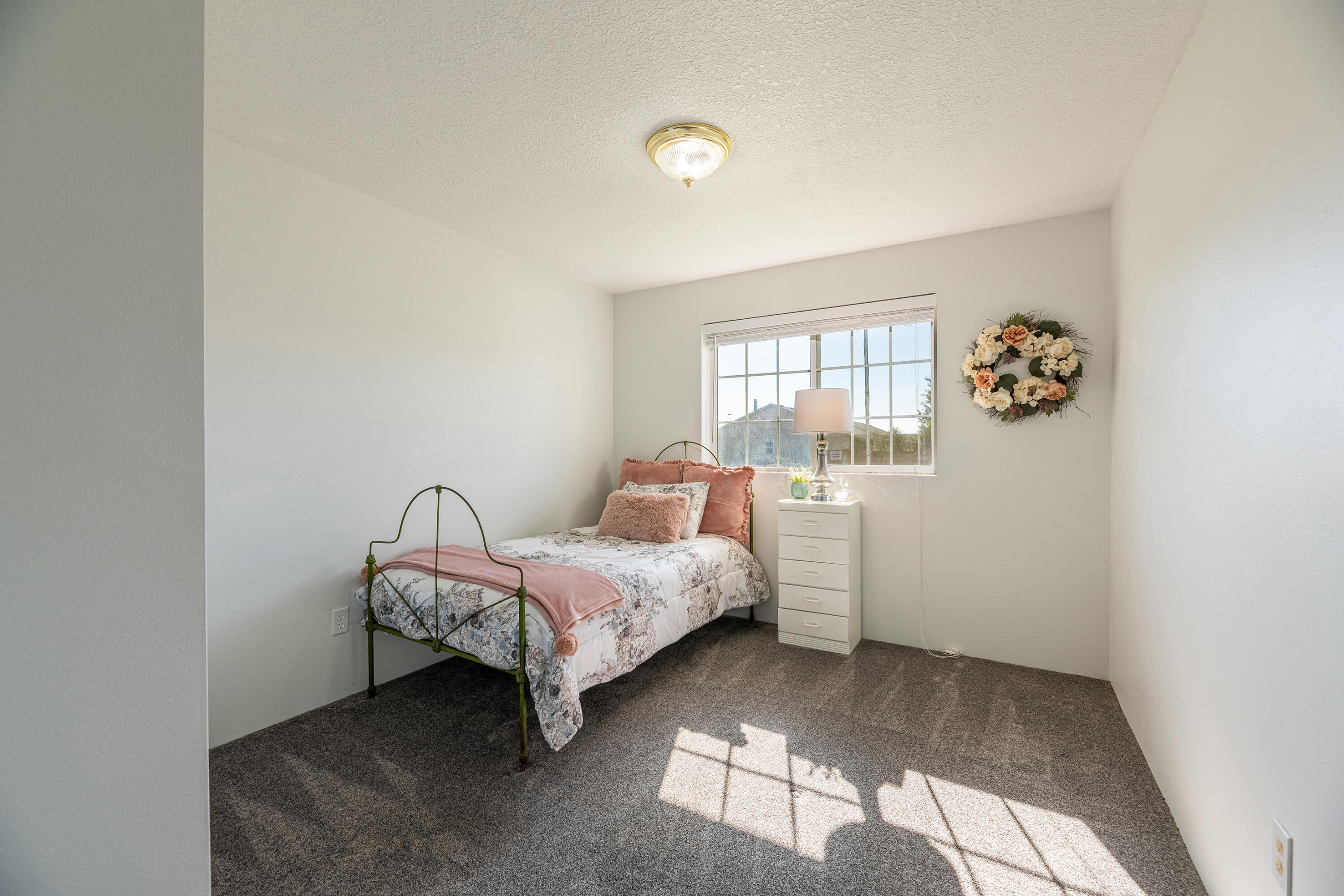 2466 Northeast Yellowpine Road Prineville, OR 97754 - Photo 17 of 32 guest room 1