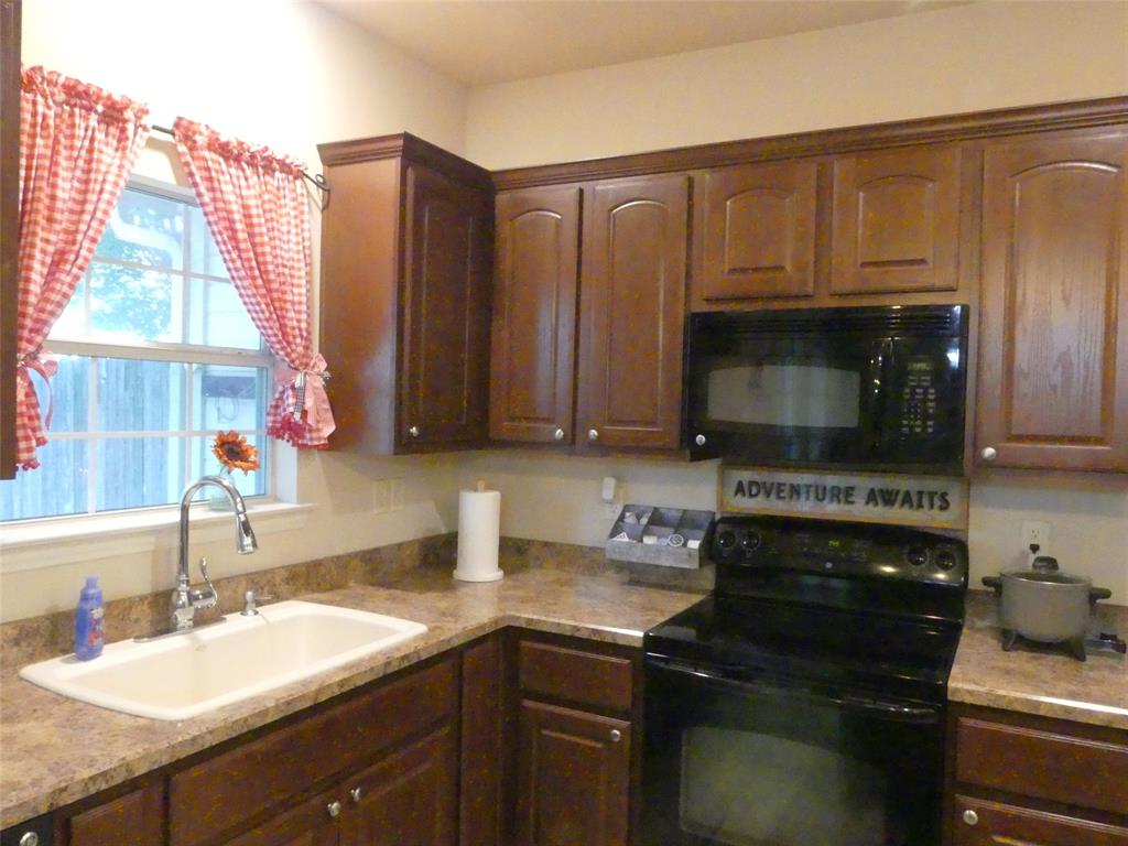 332 Emma Call Court Sunset, TX 76270 - Photo 11 of 31