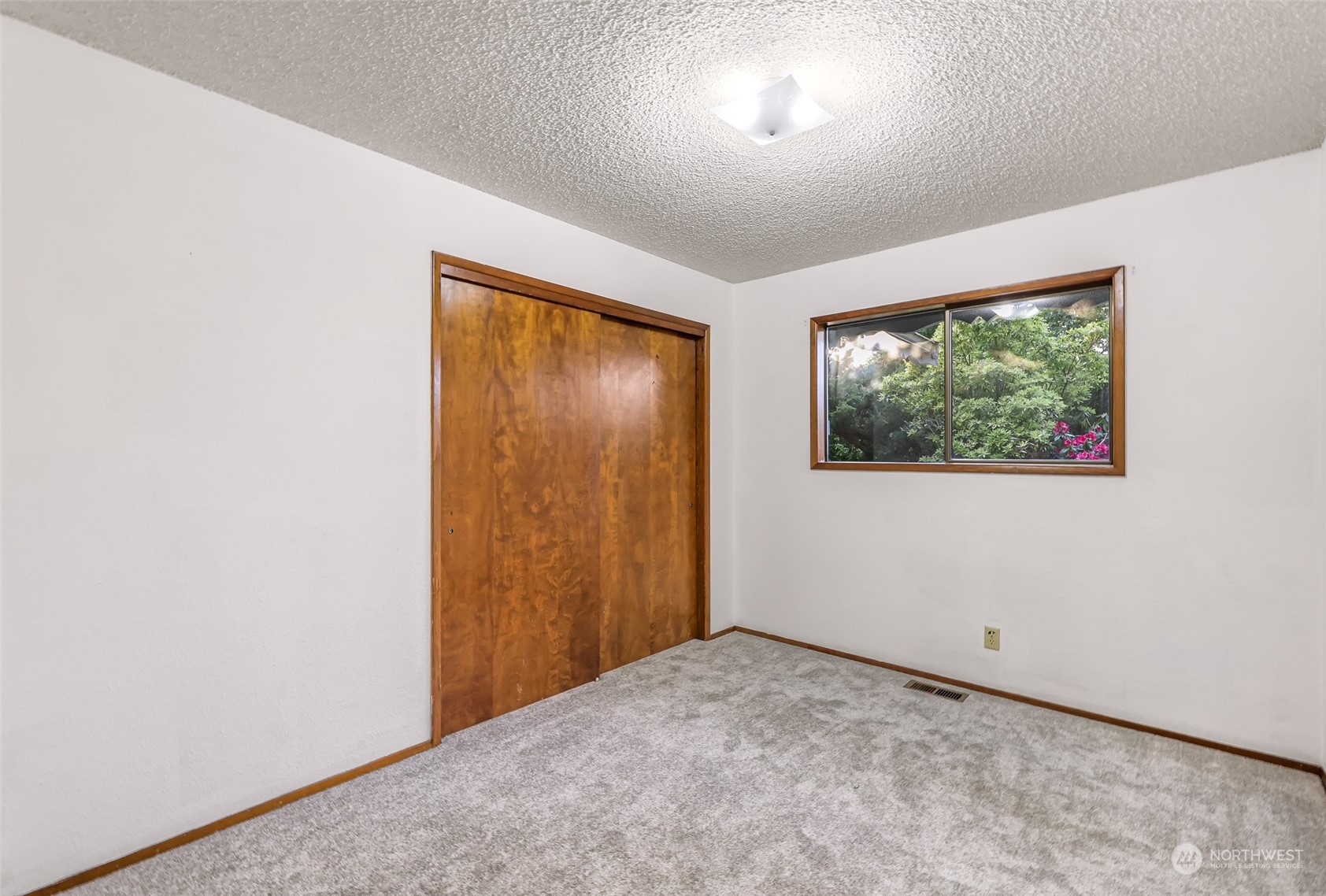 2835 Thornton Road Ferndale, WA 98248 - Photo 23 of 37 an empty room with a window