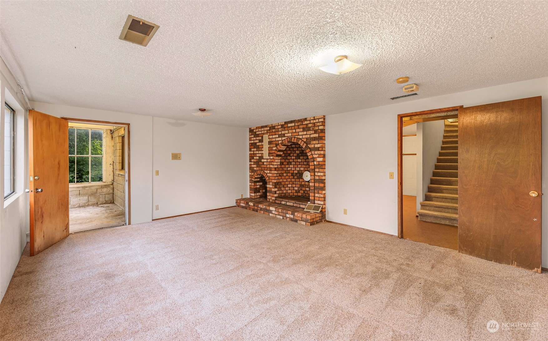 2835 Thornton Road Ferndale, WA 98248 - Photo 35 of 37 an empty room with windows and closet